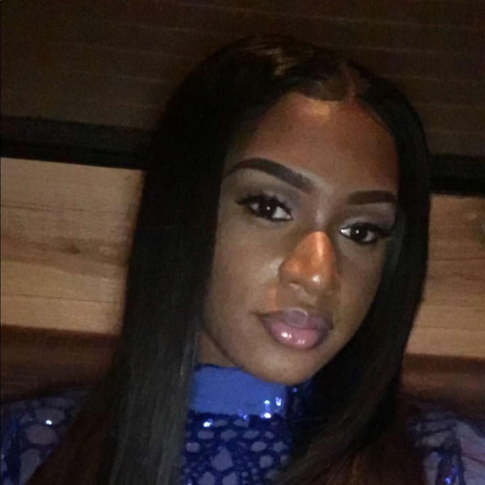 Meet your Posher, Dominique